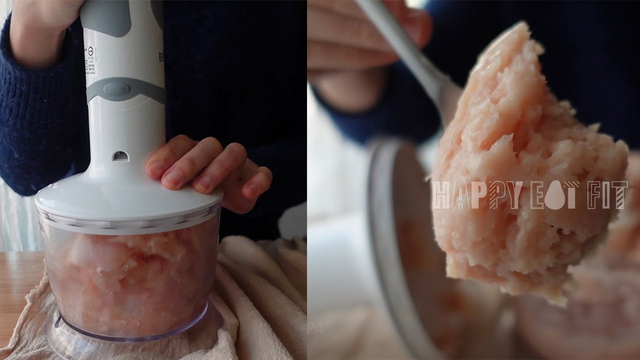低卡雞胸食譜：把雞胸肉打到黏黏有起膠。