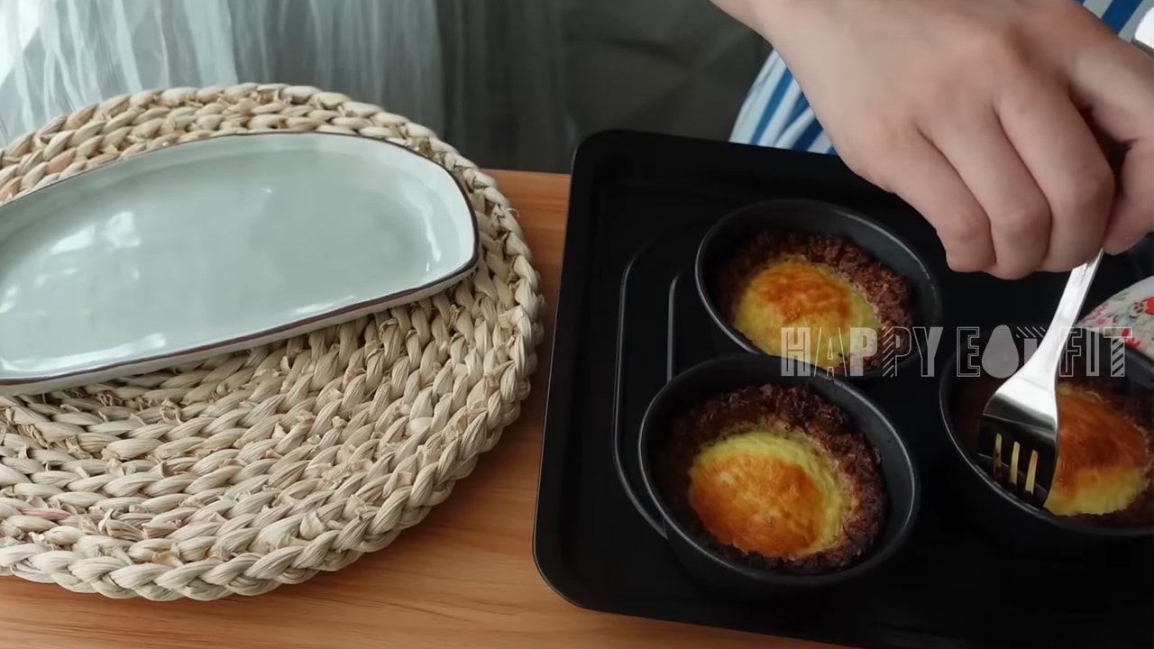 燕麥香蕉蛋塔食譜：大概烤到餅皮微焦即可。