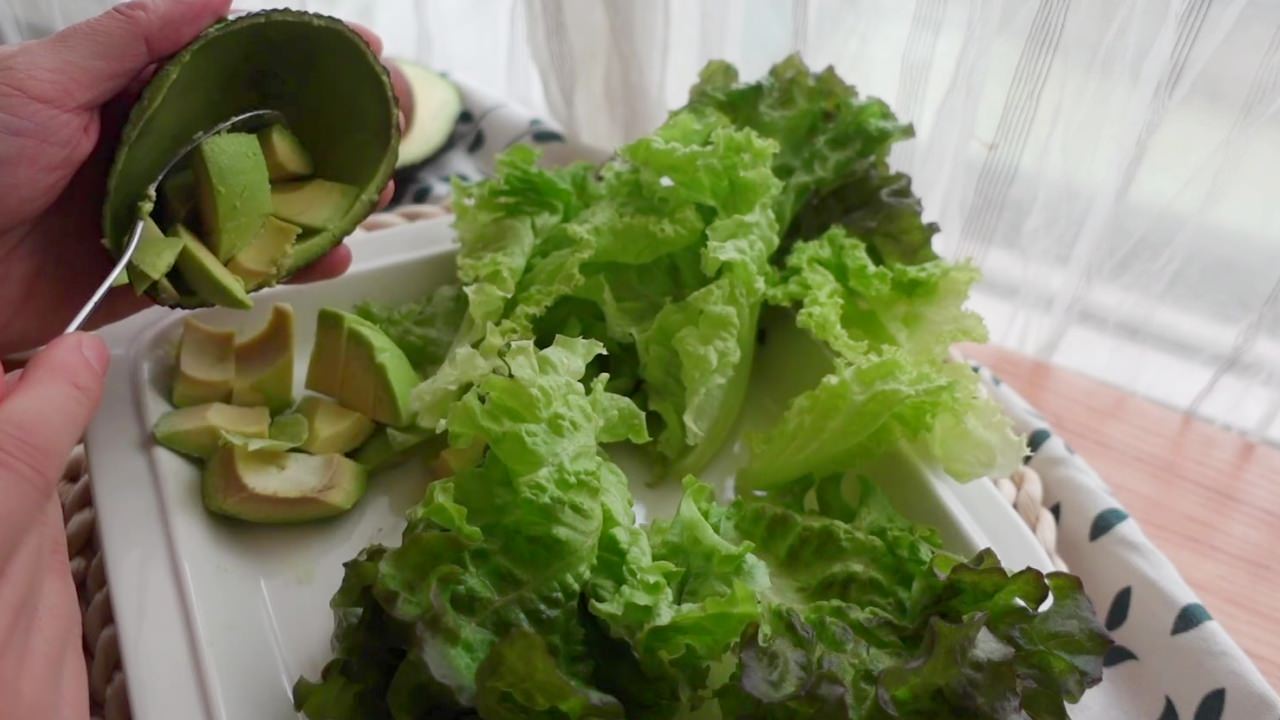 氣炸雞腿拼起司地瓜燒食譜：酪梨切丁
