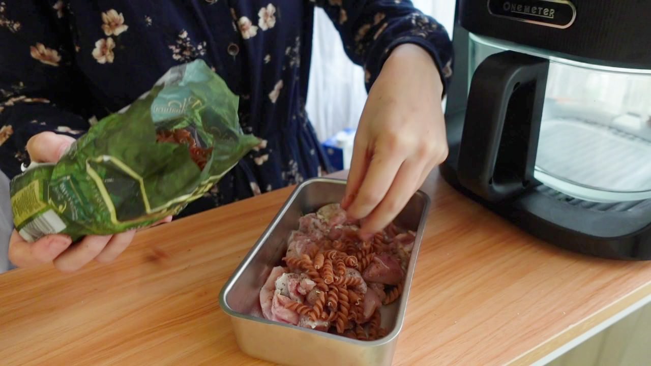 焗烤超拉絲雞肉Pasta食譜：加入高纖高蛋白的義大利麵。