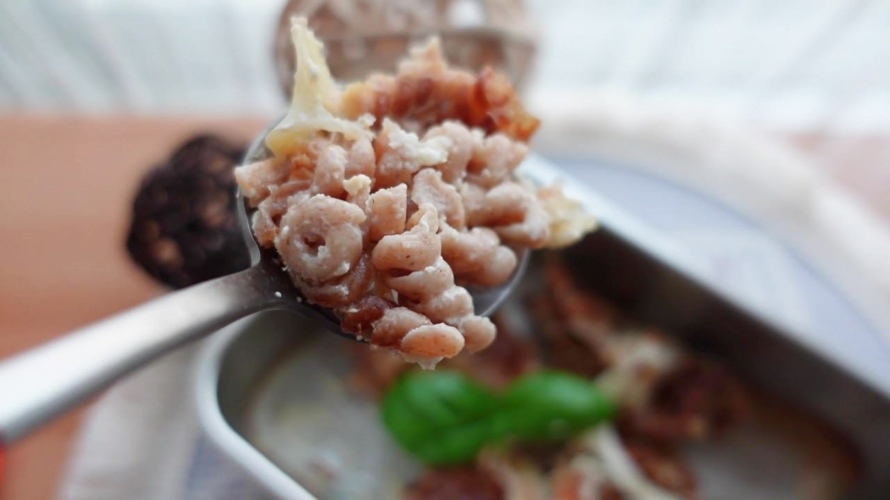 焗烤超拉絲雞肉Pasta食譜：義大利麵跟跟起司融合在一起。